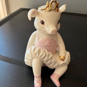 Adorable Ceramic figurine